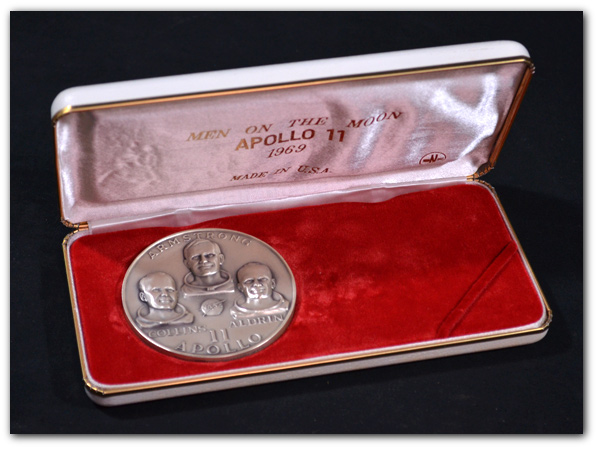 買取事例のご紹介 - アポロ11号 月面着陸記念メダル 銀メダル