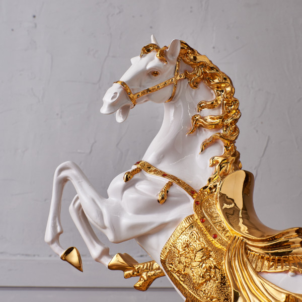 強靭な馬の彫刻像！リアルな姿 縁起物 かっこいい 北欧雑貨 跳ね馬